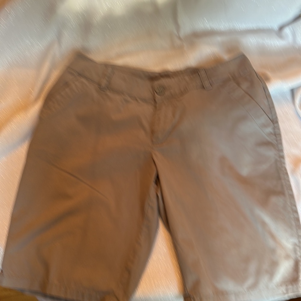 Columbia Cotton Khaki Shorts Size 8 - Picture 2 of 10